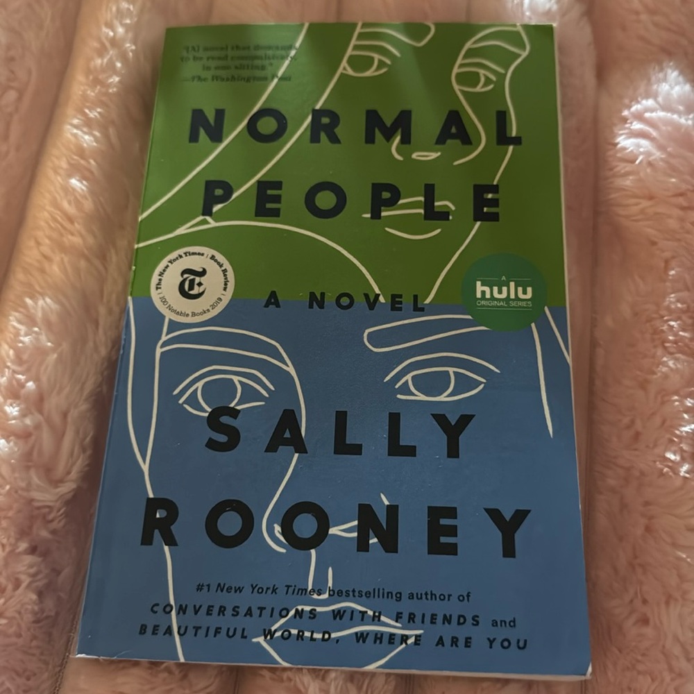 NORMAL PEOPLE book paperback 
SA
SALLY‎ ROONEY